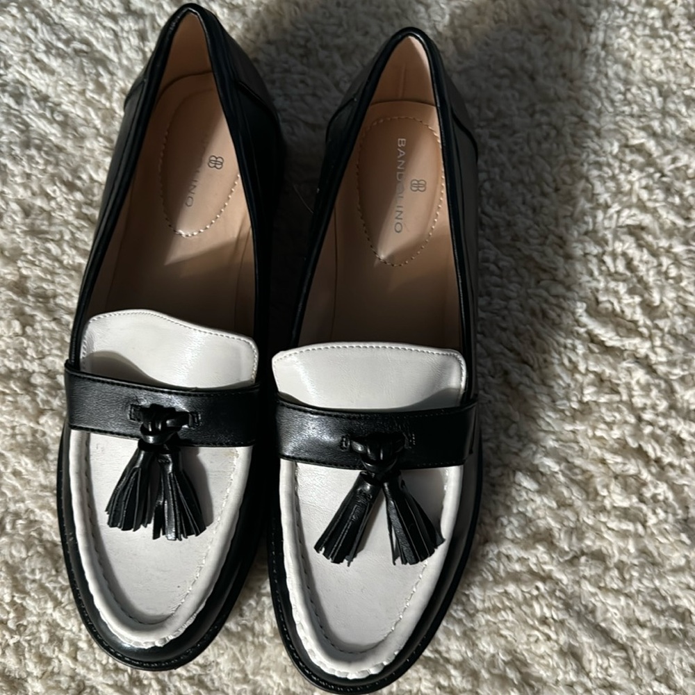 New, never worn Bandolino loafers